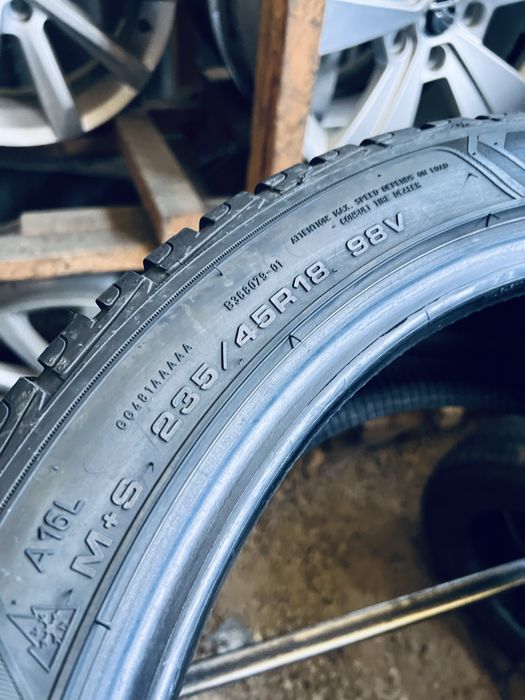 Шини Резина Зимові 235 45 18 Goodyear UltraGrip Performance 4шт