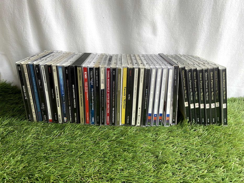 Conjunto cd's, filmes e cassetes