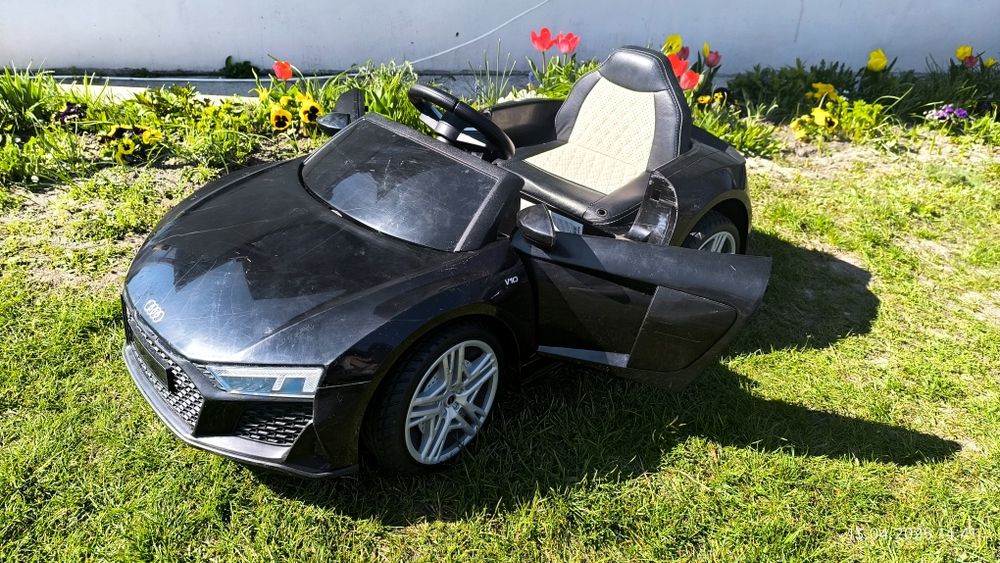 Samochód Audi na akumulator