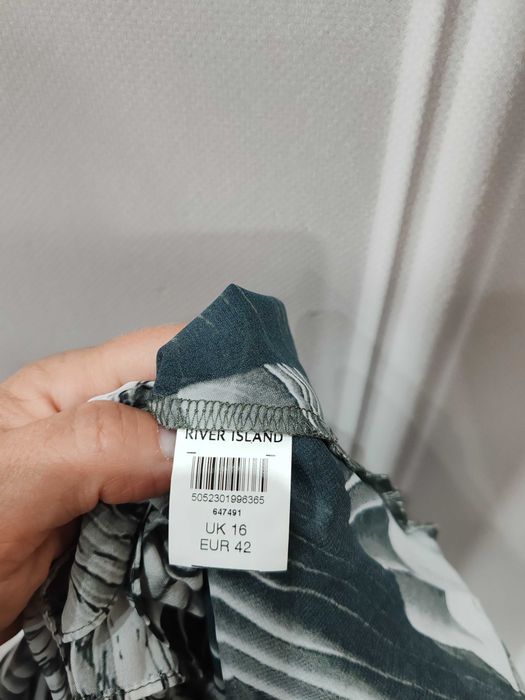 Delikatna maxi koktajlowa sukienka River Island rozmiar 42/44 poliester