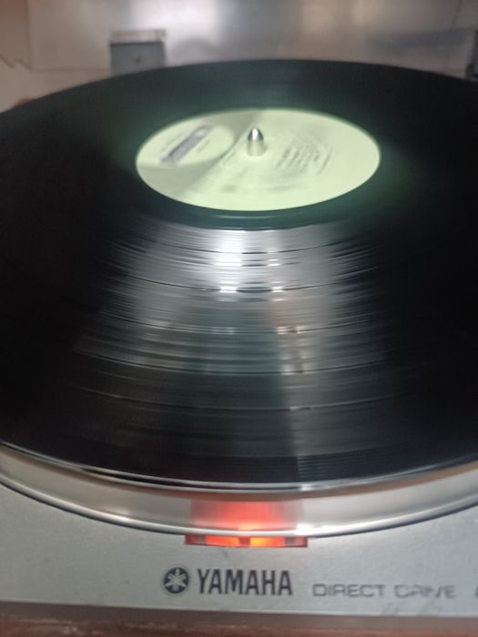 Yamaha YP-D4, програвач вінилу.