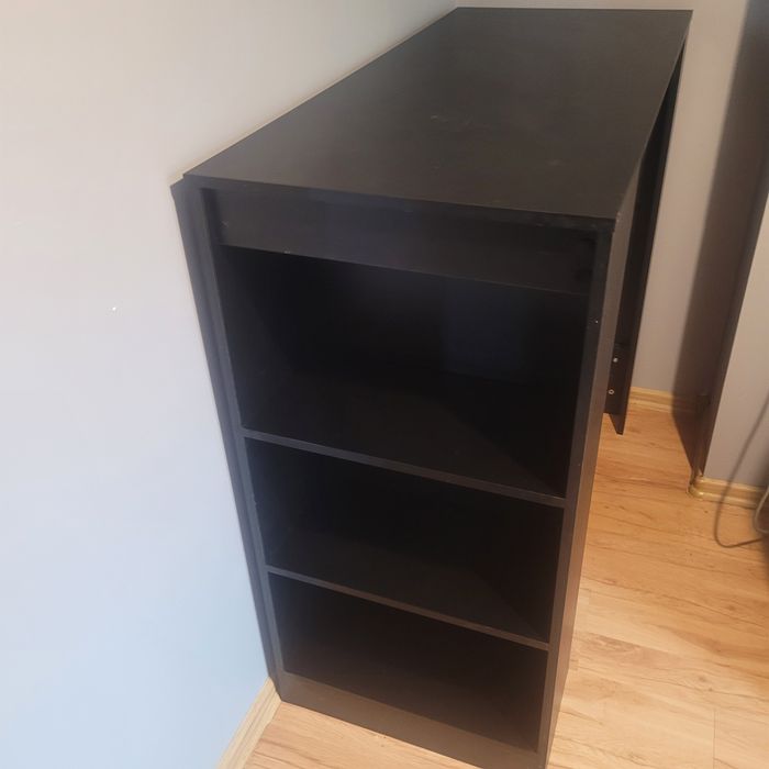 Wyspa kuchenna z krzesłami