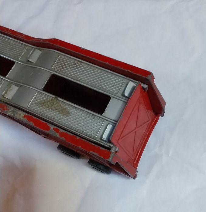 Camião de transporte de carros e 5 miniaturas antigas Matchbox