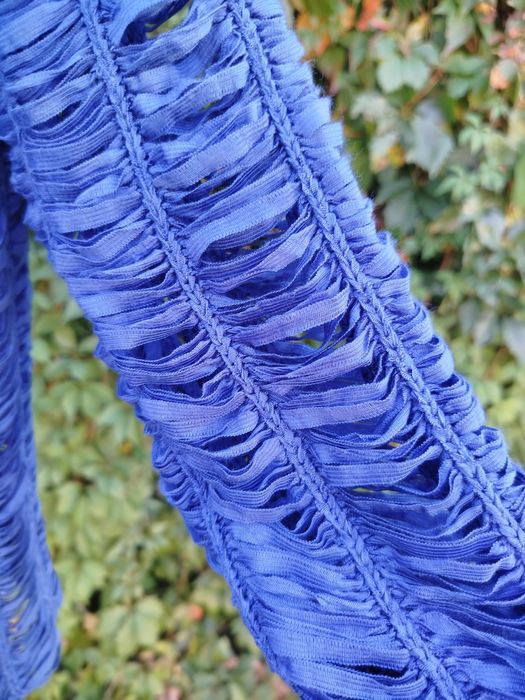 Niebieski sweter ażurowy, narzutka rozpinana, rozmiar uniwersalny