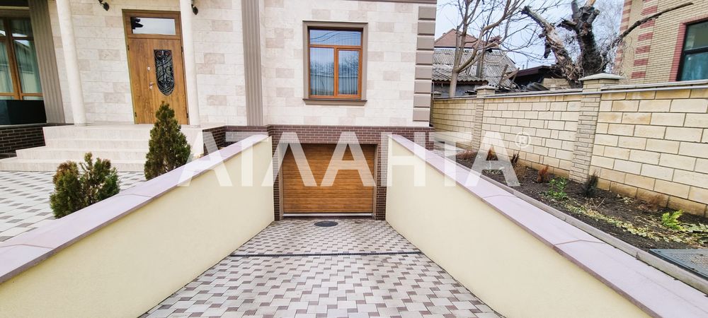 Дом с подвалом на участке 6 соток на  Фонтане