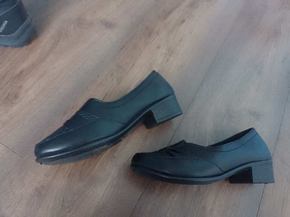 Sprzedam    Buty    damskie