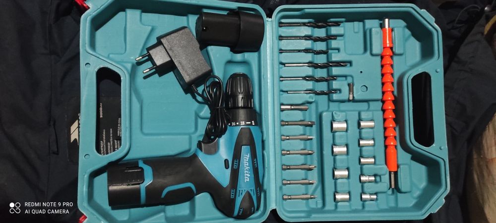 Шуруповерт Makita 12V Li-ion: 2 АКБ, кейс та повний набір інструментів