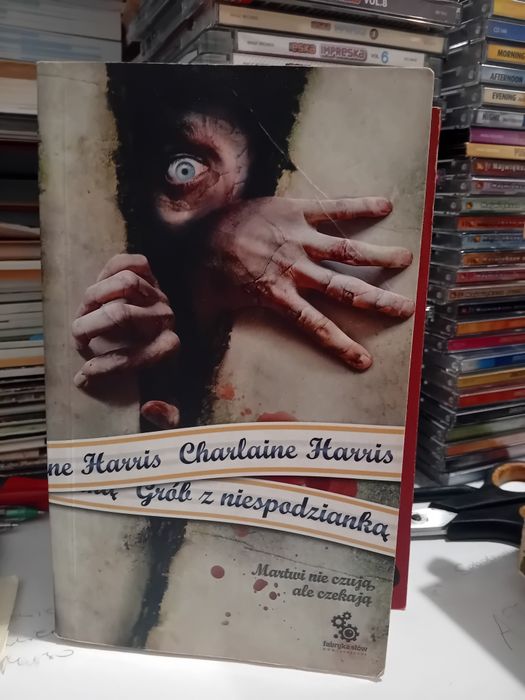 Charlaine Harris Grób z niespodzianką
