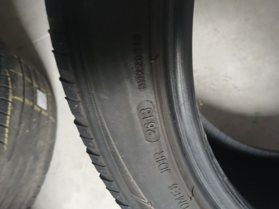 4 pneus 235 45 r19 Dunlop