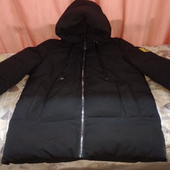 Продам гарну подовжену зимову курточку