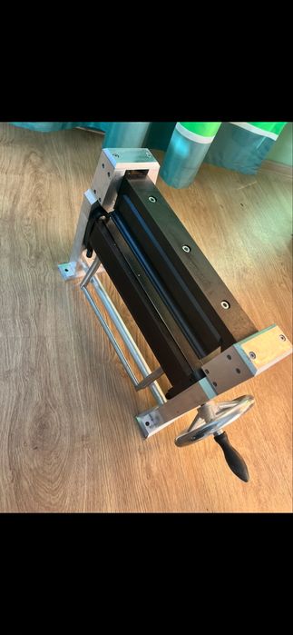 Precyzyjna giętarka / zaginarka ręczna do blachy, aluminium, plexi