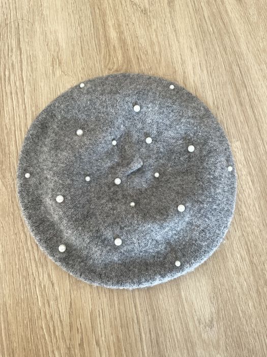 Beret z perelkami