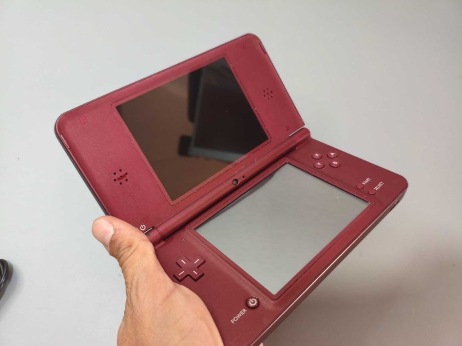Nintendo DSI XL Vermelho