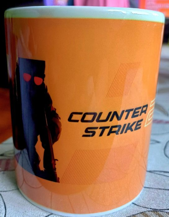 Counter-Strike 2 gra FPS prezent dla gracza geeka nerda niego kubek Ce