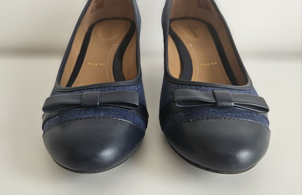 Granatowe czółenka kokarda  Clarks 38  jak nowe