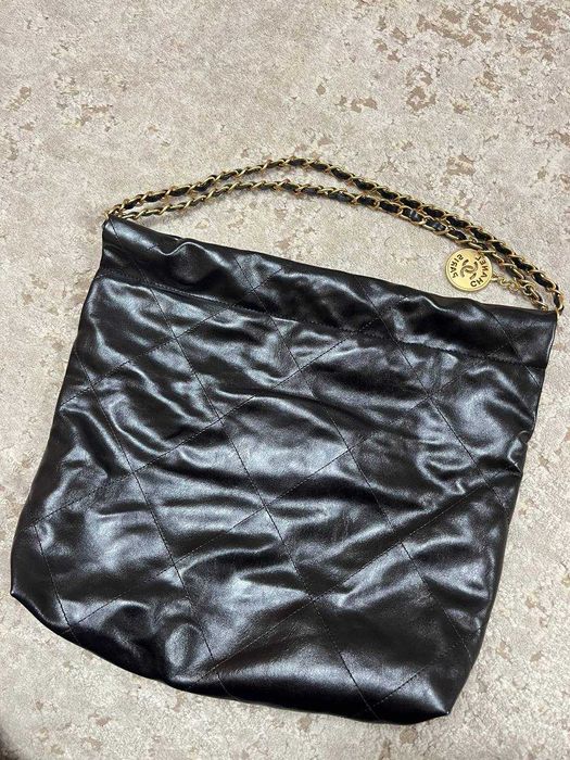 Сумка chanel medium 22 из черной телячьей кожи