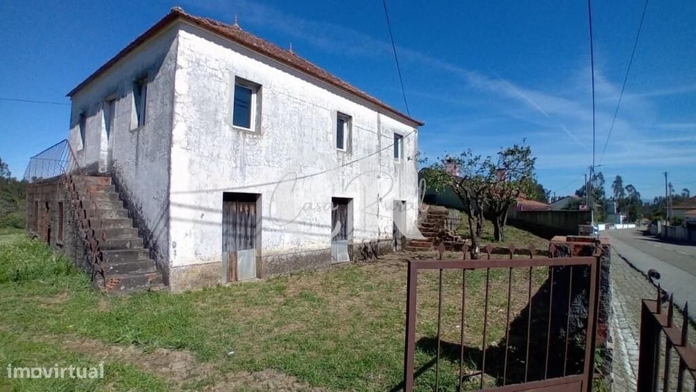 Casa tradicional portuguesa com terreno em Arega - Figueiró dos Vinhos