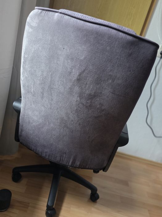 Krzesło biurowe na kółkach