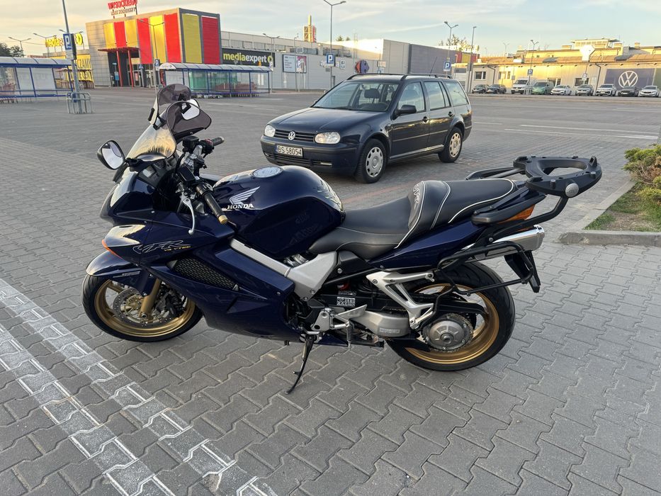Honda VFR 800  V-Tec
