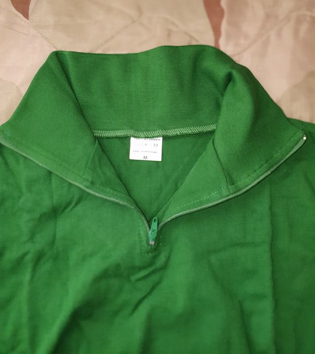 1 Sweatshirt gola alta com fecho verde - M