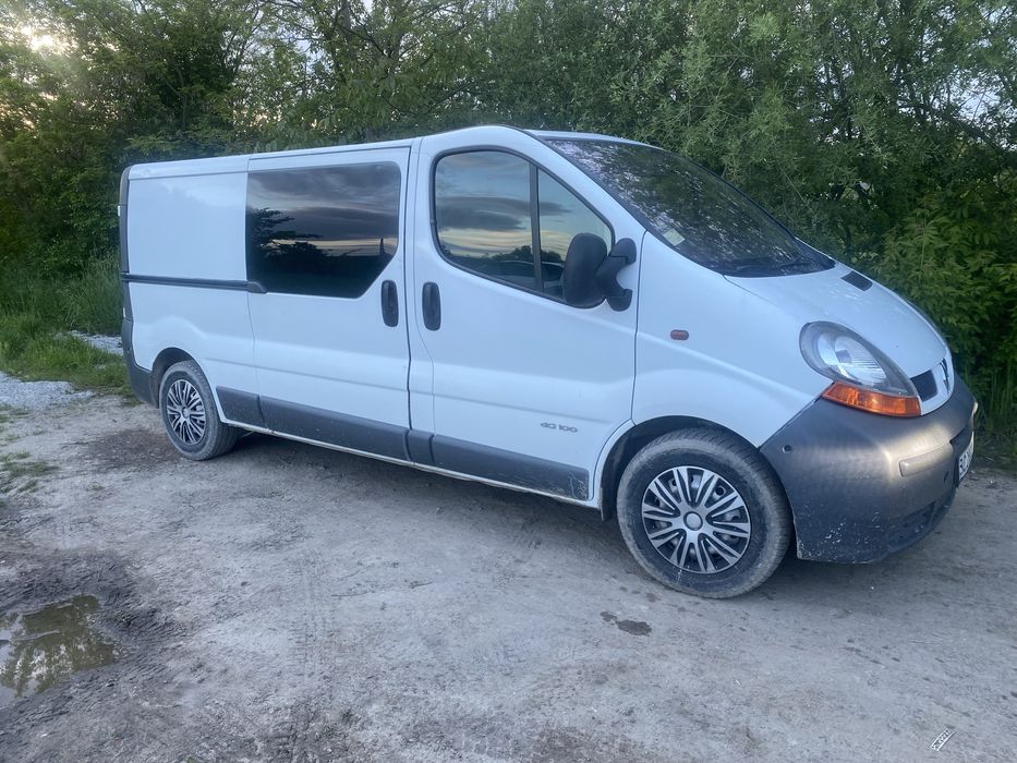 Оренда авто буса Renault Traffic 5 місць подобова довготривала