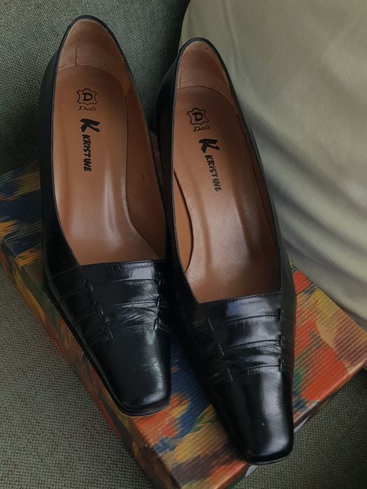 Sapatos de salto pretos