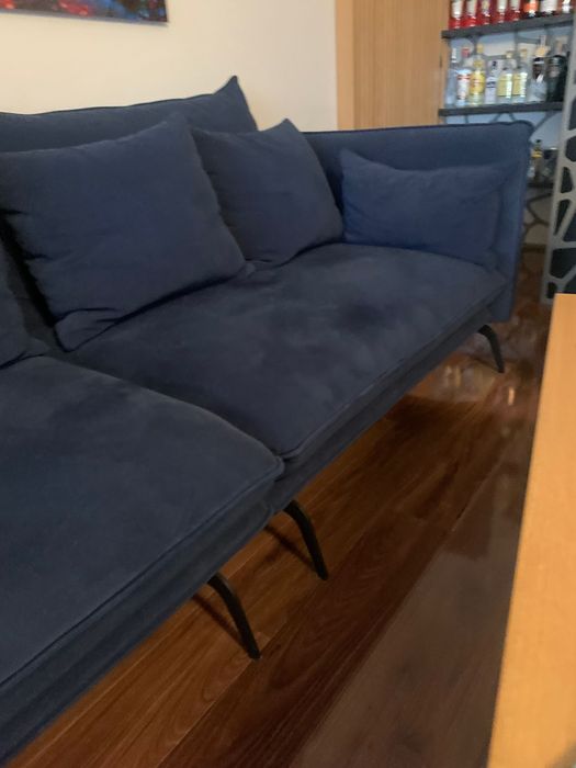 Sofa z poduchami granat