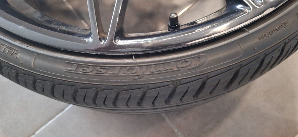 Pneus 225/30 R20