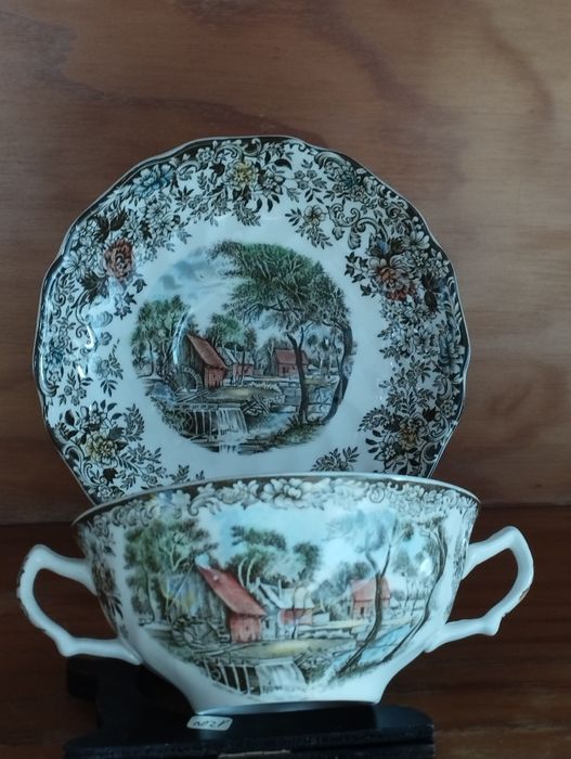 Pires e Chávena de Duas Asas - Mill Stream