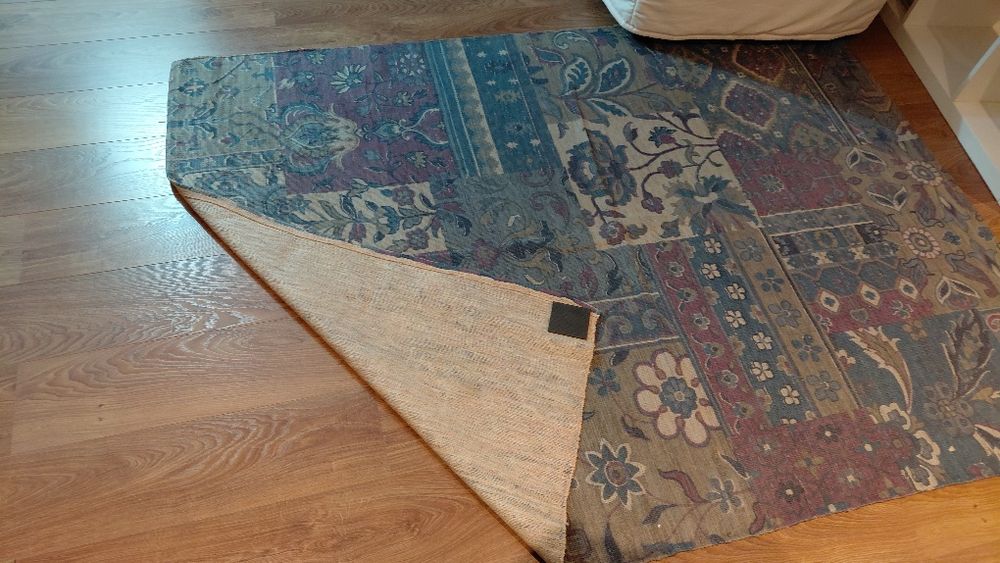 Tapete com motivos florais