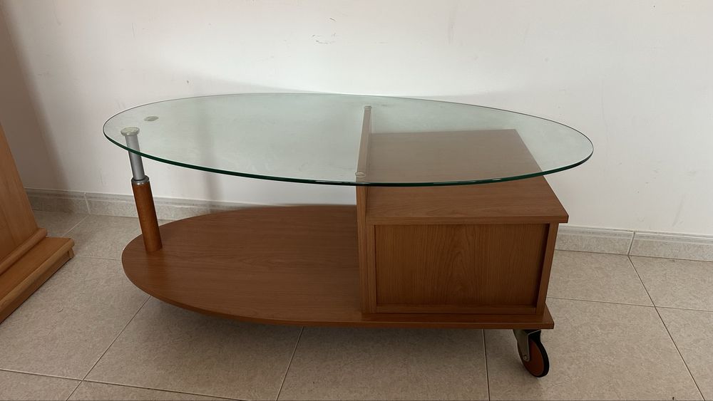 Mesa de Centro c/rodas / Tampo de Vidro