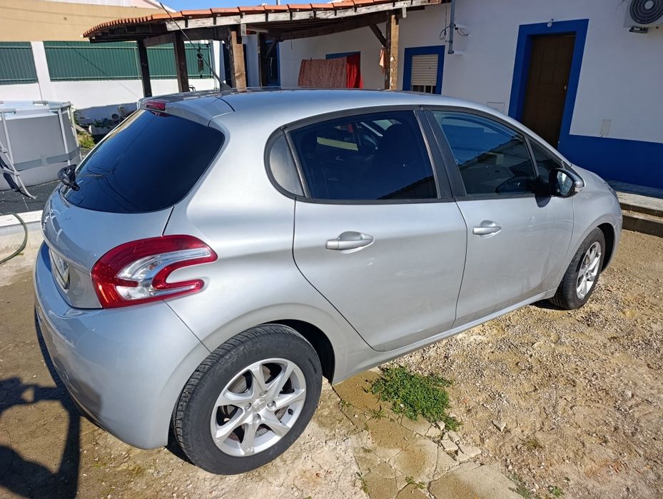 Peugeot 208 1.2 Gasolina 2013 – 123 mil km – Muito estimado
