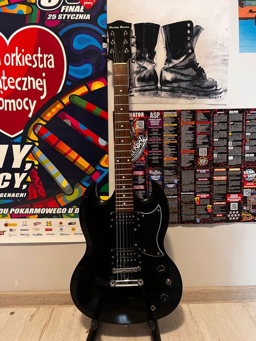 gitara elektyczna ze wzmacniaczem