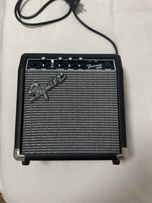 Kit Guitarra Elétrica Squier + Amplificador – Como Novo