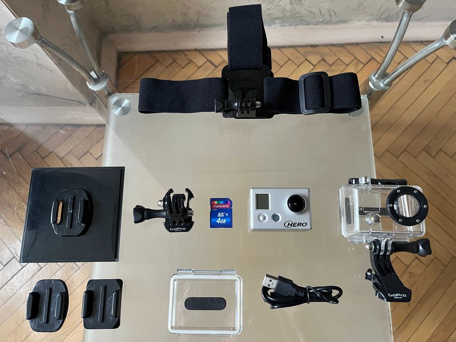 Экшн-камера GoPro HD Hero 960 с комплектом оригинальных аксессуаров.