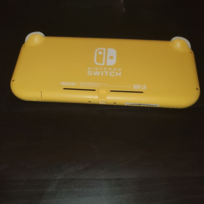 Nintendo Switch Lite Amarela