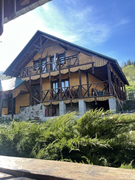 Оренда котеджу  “Carpathian dew” на 8-10 осіб у Карпатах!