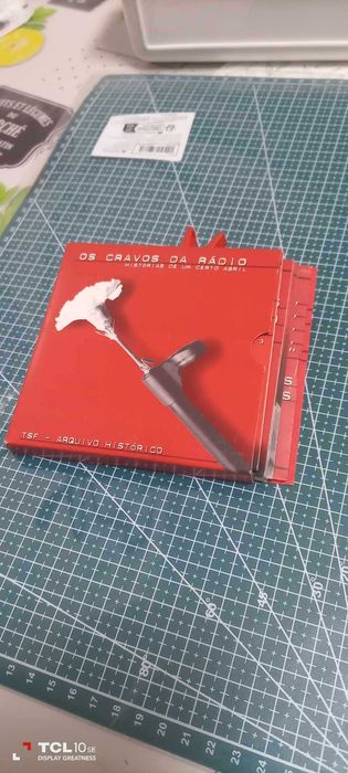 Os Cravos Da Rádio: Histórias De Um Certo Abril