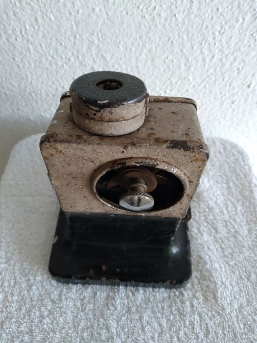 Afiador de lápis antigo