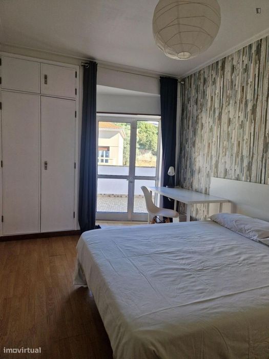 Quarto - localizado em  Coimbra