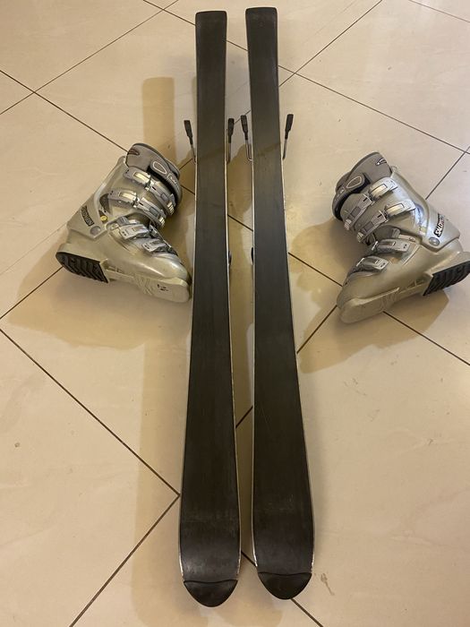 Narty zjazdowe i buty