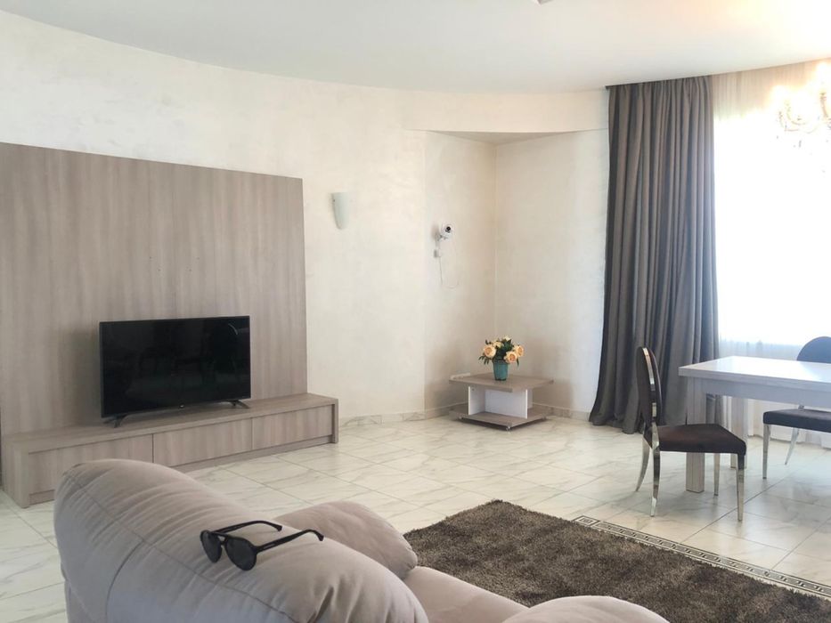 Продаж будинку з басейном в Лісниках 380 м2