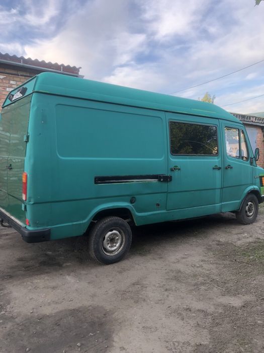 Мерседес 208,т1 дв 2,3 дизель