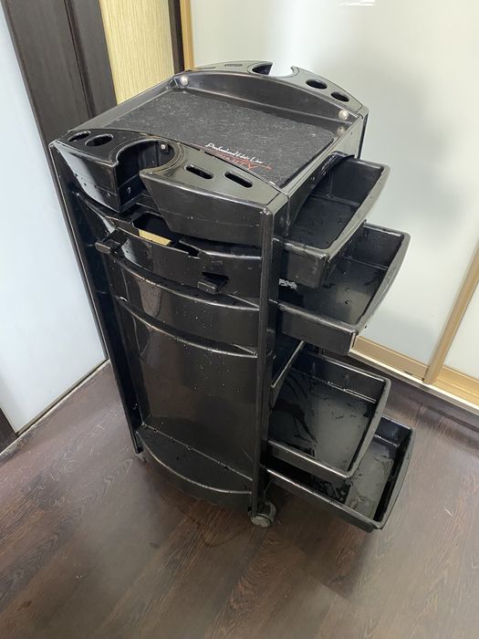 Парихмахерский стол, тележка, кресло парихмахера