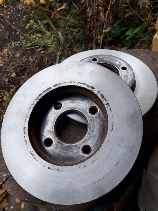 Диски тормозні передні оригінал зняті з Форд Фієсти13р диз проточені п