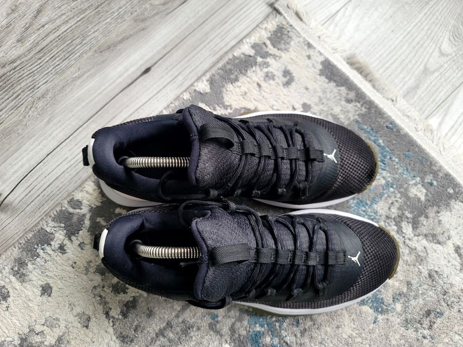 Продам фірмові кросівки Nike Jordan zoom