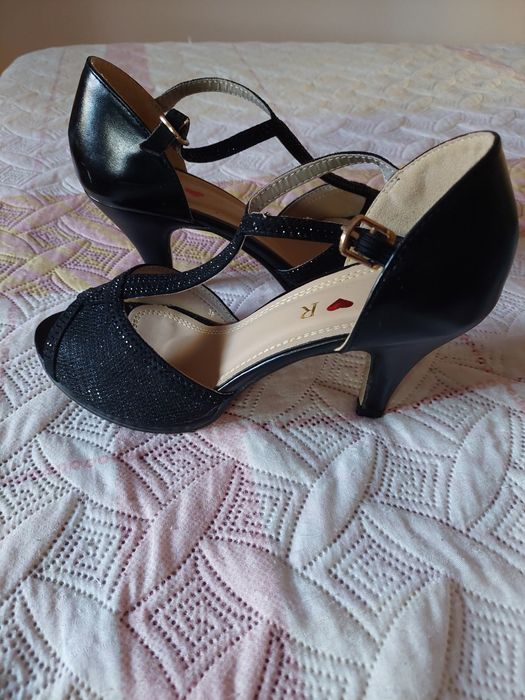 Sandália de salto alto