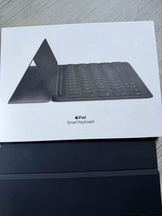iPad (9th Generation) 64 GB Wi-Fi + Smart Keyboard (PT)
