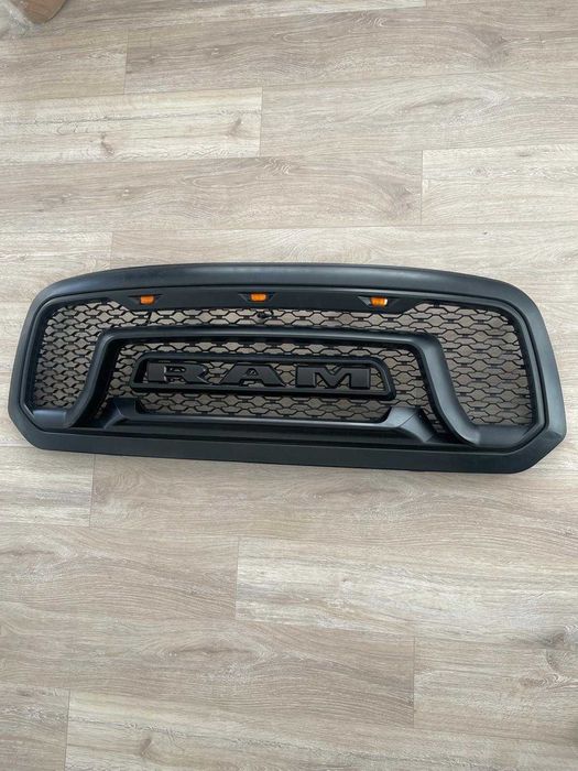 Dodge RAM 1500 r 2013 do 2018 "ala" REBEL  atrapa grill