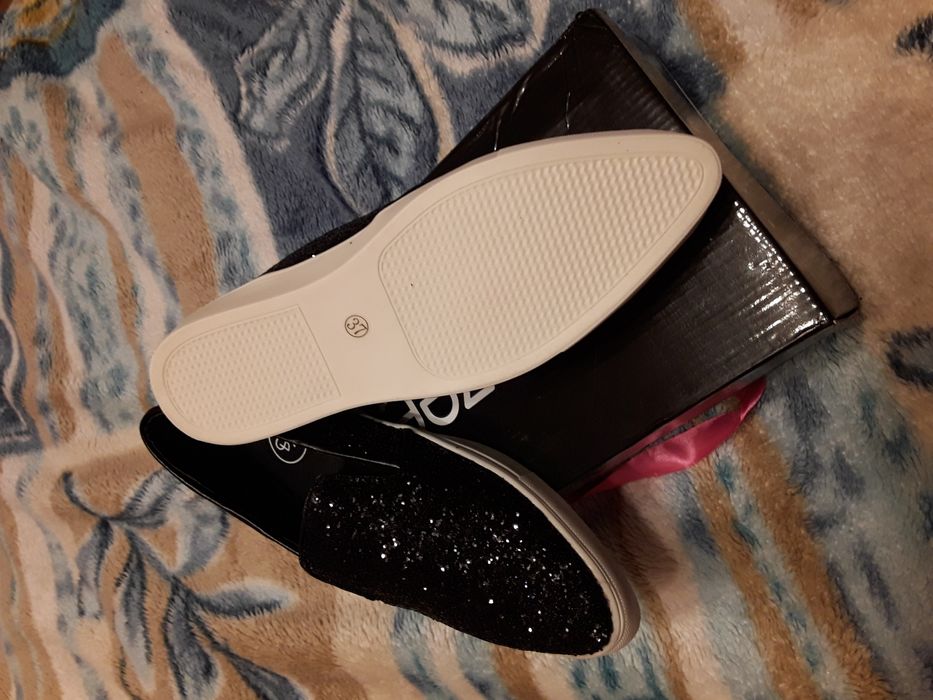 Czarne błyszczące buty roz.37